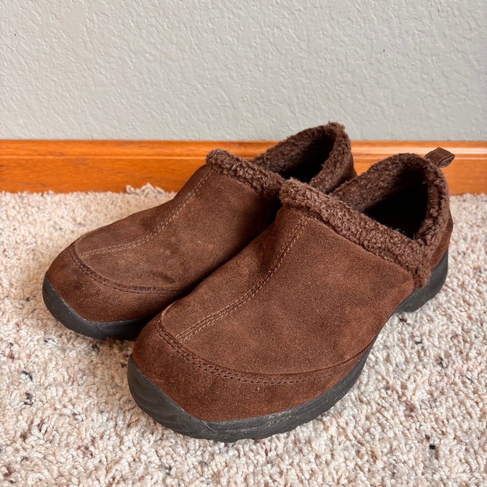 Lands' End Brown Moccasins for Women in size 8 1/2 Flaw